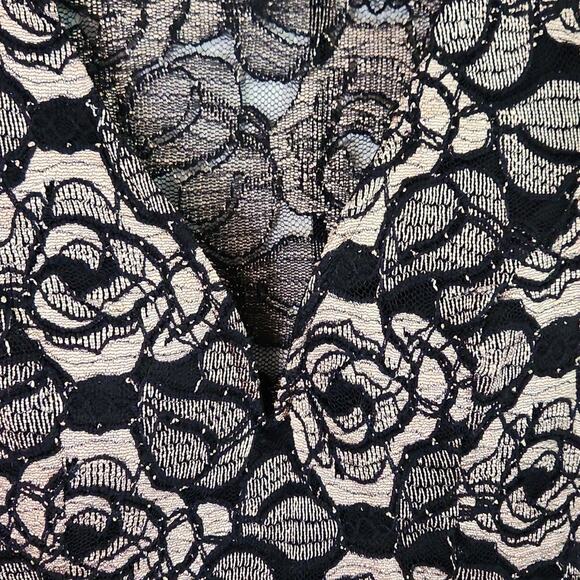 Vintage A'Gaci Womens Black & Cream Top Size SM Deep V-Neck Floral Whimsigoth - Picture 4 of 10